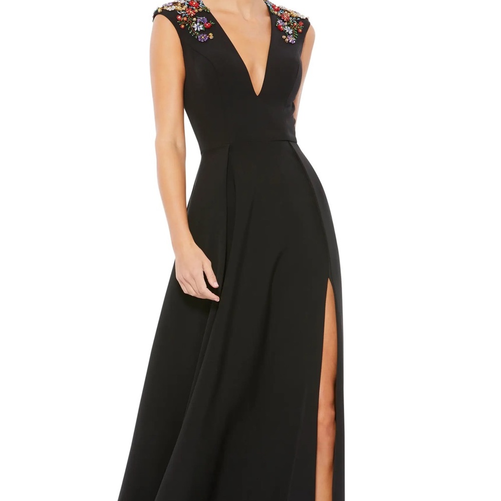 IEENA FOR MAC DUGGAL Plunge Neck Empire Waist Beaded Shoulder Gown